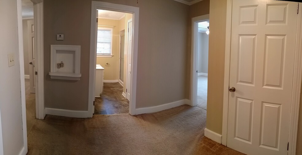 Foyer & second bath & guest bedrooms - 390 N Lanier St