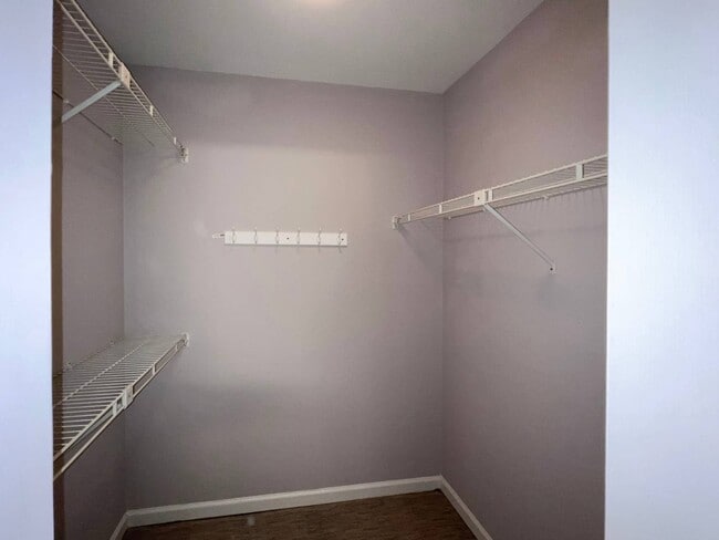 Building Photo - 221 New Kent Pl