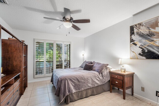 Building Photo - 6403 Eastpointe Pines St
