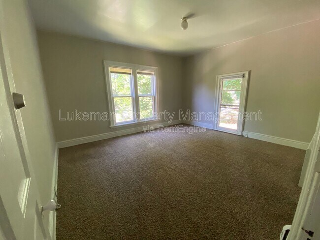 Building Photo - 431 W Vine St