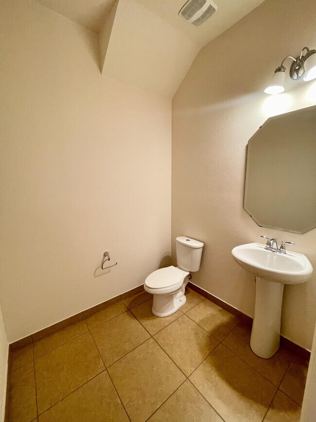 Building Photo - 10132 Eagle Creek Center Blvd