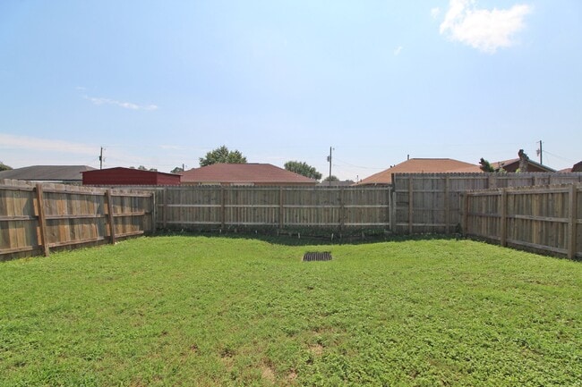 Building Photo - Spacious 3BR/2BA Home in Coral Village – A...