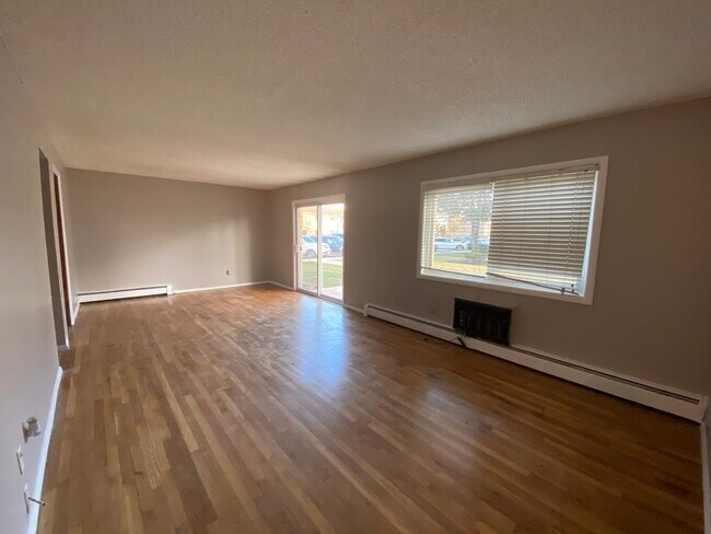 Building Photo - 8994 Kennedy Dr