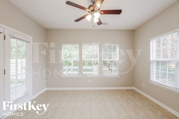 Building Photo - 4075 Shadetree Dr