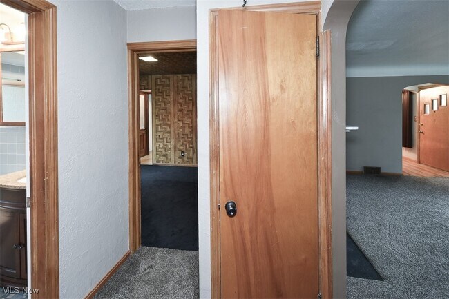 Building Photo - 21775 Hillsdale Ave