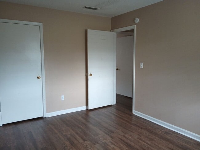 Building Photo - 5007B N. Moore Lane