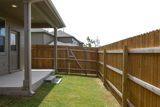 Building Photo - 2880 Donnell Dr