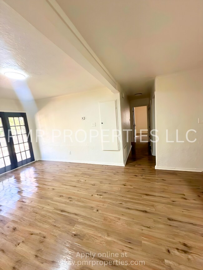 Building Photo - 4 Bed / 1.5 Bathroom House