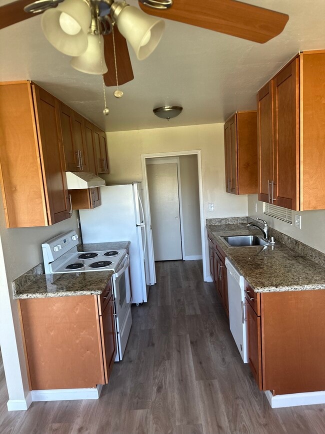 Building Photo - Royal Arms Apartments