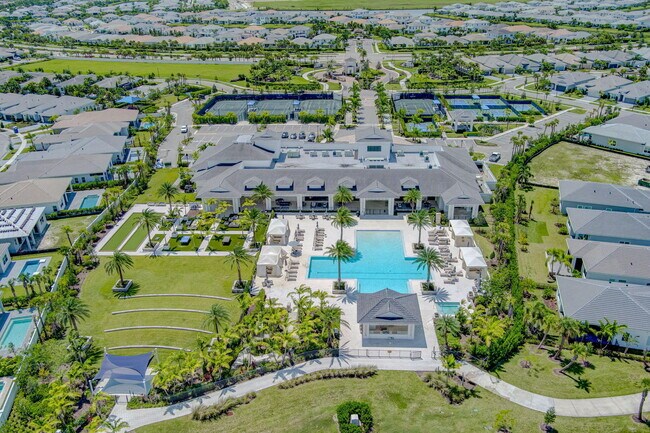 Building Photo - 9901 Regency Wy