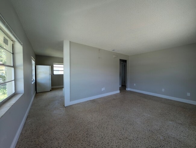 Building Photo - Well maintained 2 bedroom 1 bath rental available in Pine Castle!!