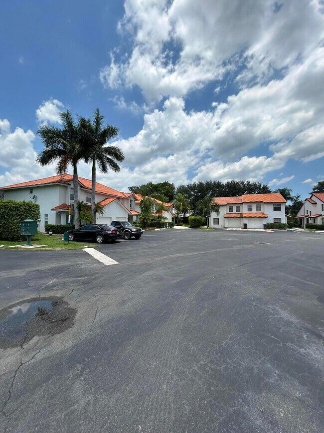Building Photo - 13519 Fountain View Blvd
