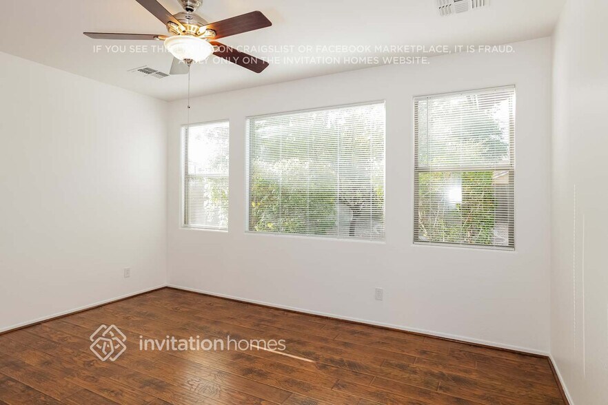 Building Photo - 39137 N Parker Ln