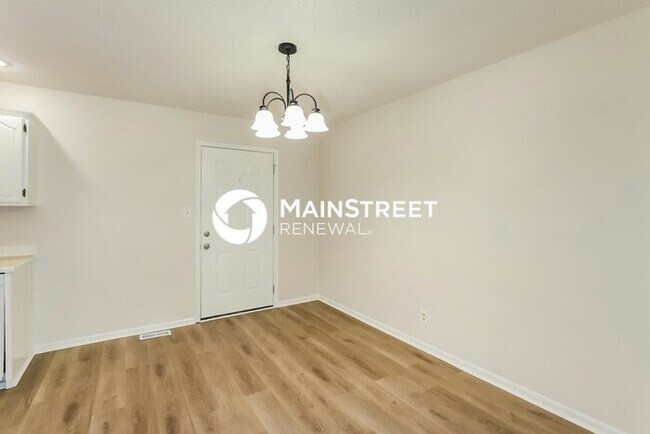 Building Photo - 3 Bedroom Pet-Friendly Home in LEAVENWORTH...
