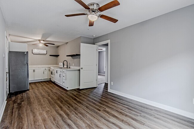 Building Photo - 2422 Truxillo St
