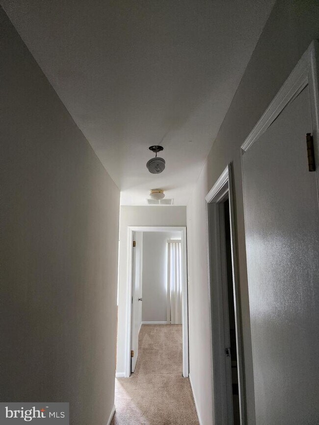 Building Photo - 39 5 Crown Royal Cir