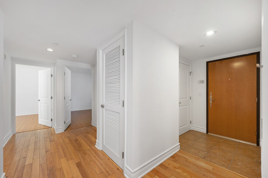 Building Photo - 1246 Armacost Ave
