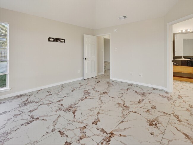 Building Photo - 4418 W Thunderwood Cir