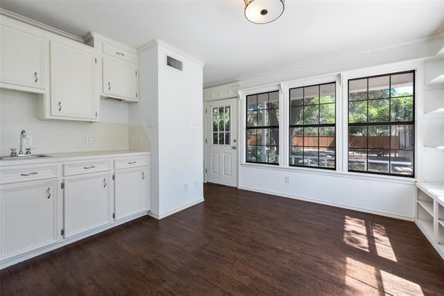 Building Photo - 616 Laurel Rd