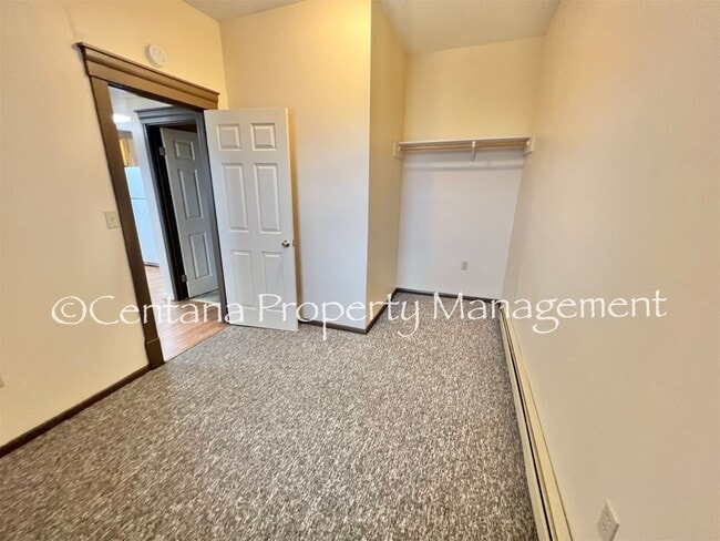 Building Photo - 3 bedroom apartment near Campus, Park St (...