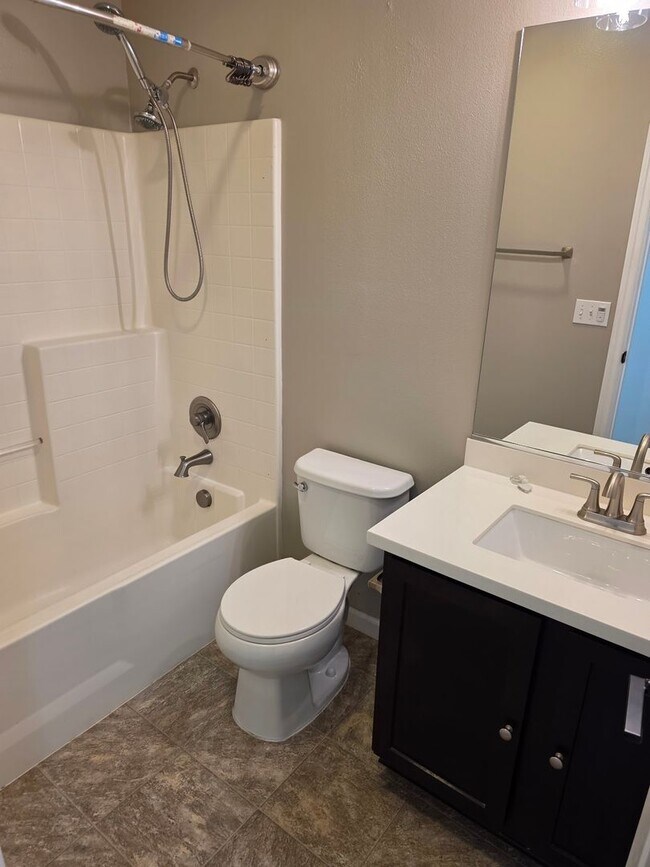 Building Photo - Beautiful Single Level 4 Bedroom located in Canyon Hills