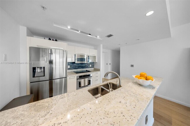 Building Photo - 601 NE 36th St