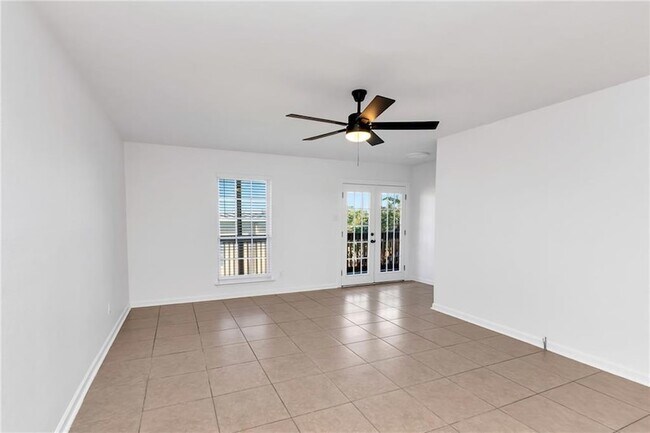 Building Photo - 2916 Jean Lafitte Pkwy