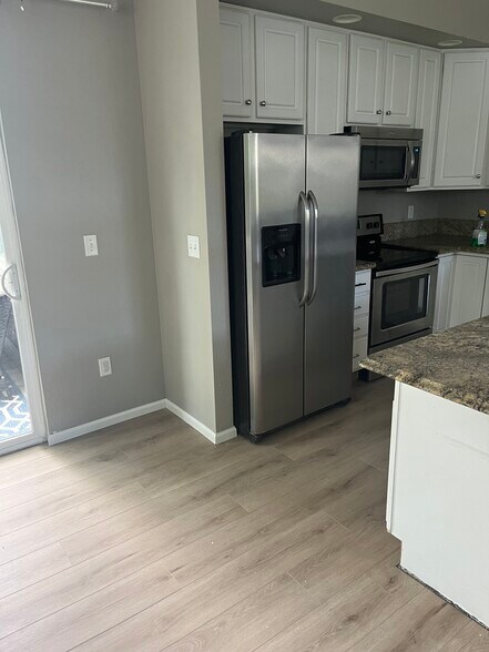 Building Photo - 2027 Grays Peak Dr