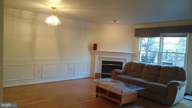 Building Photo - 618 N Tazewell St