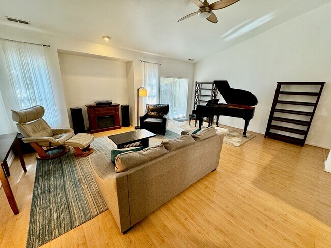 Building Photo - 4809 S Dory Trail