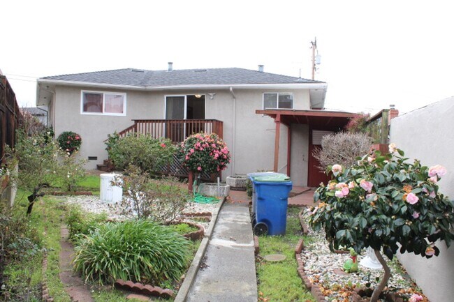 Building Photo - 6775 Kenilworth Ave