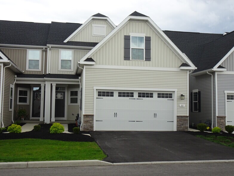 Primary Photo - 185 Sandstone Cir