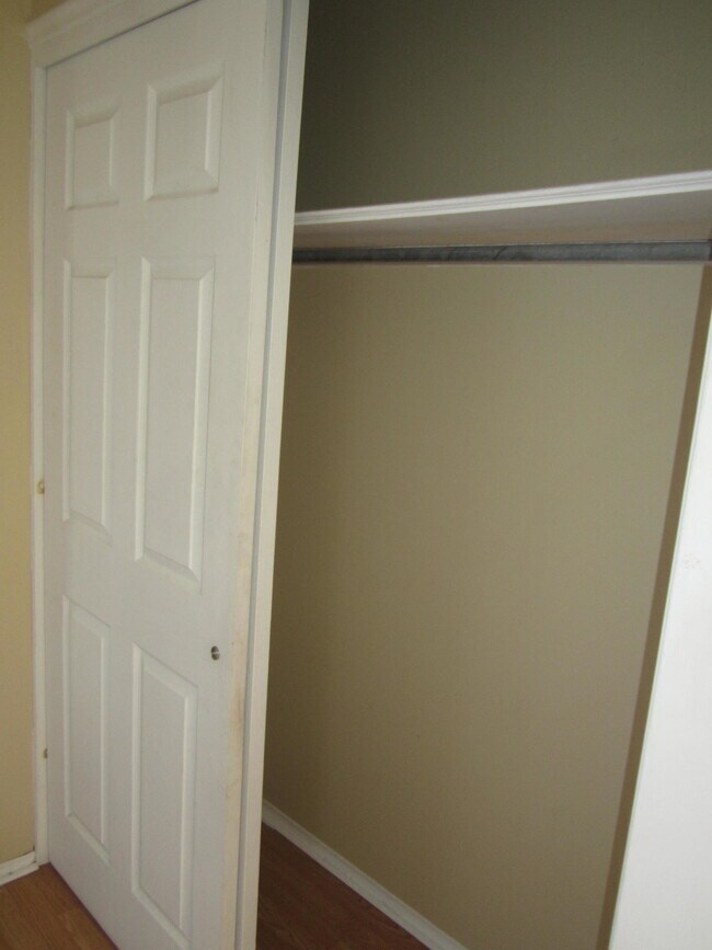 Building Photo - 6717 Southwind Dr