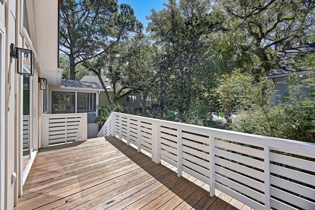 Building Photo - 137 Sparrow Dr