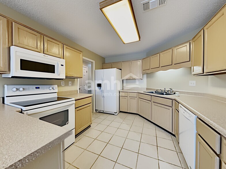 Building Photo - 6857 Briarfield Ln