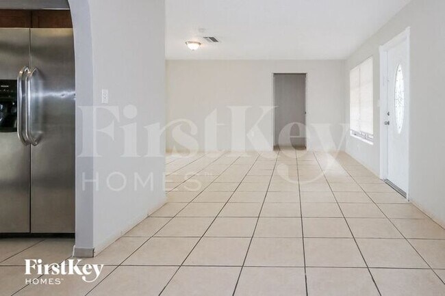 Building Photo - 6831 NW 25th Ct