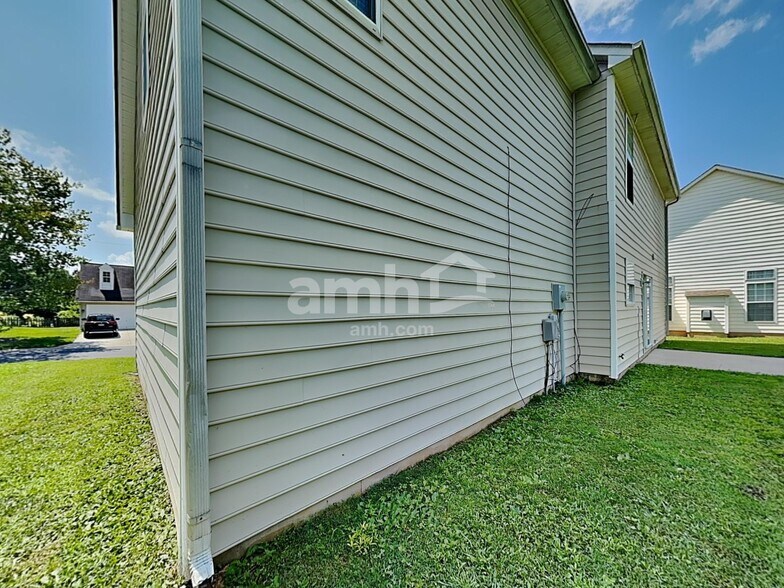Building Photo - 7014 Honey Tree Ln
