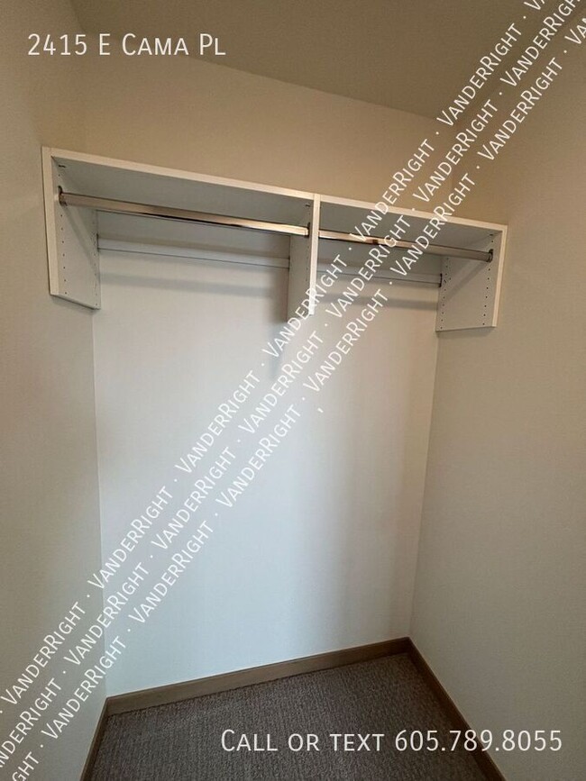 Building Photo - 2415 Cama Pl