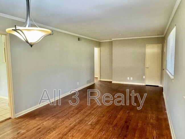 Building Photo - 320 Green Ridge Rd