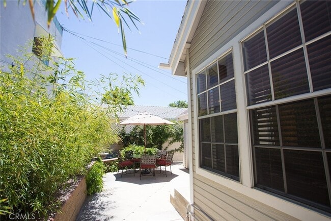 Building Photo - 289 N Cleveland St