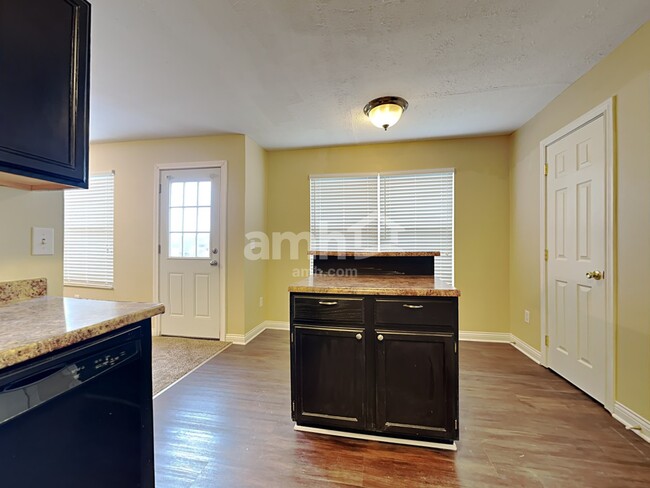 Building Photo - 10396 Lynchburg Dr