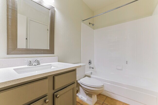 Building Photo - 1243 E Commerce Ave