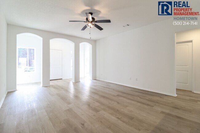 Building Photo - 1495 Meadows Dr