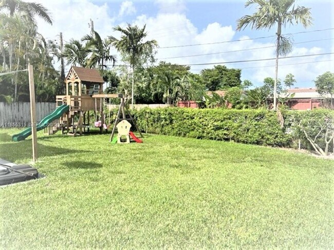 Building Photo - 1807 N 40th Ave