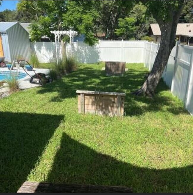 Building Photo - 650 W Blue Lake Ter