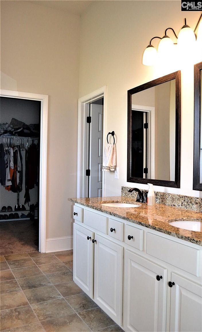 Building Photo - 304 White Oleander Dr