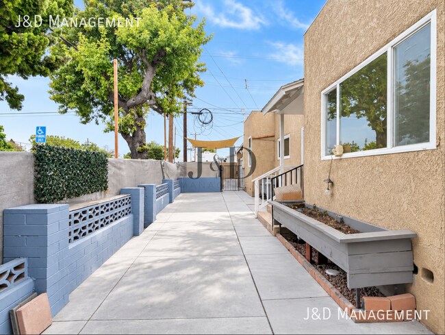 Building Photo - 827 S 36th St