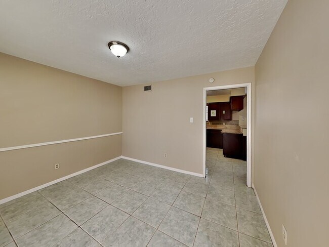 Building Photo - Charming and Full of Character!