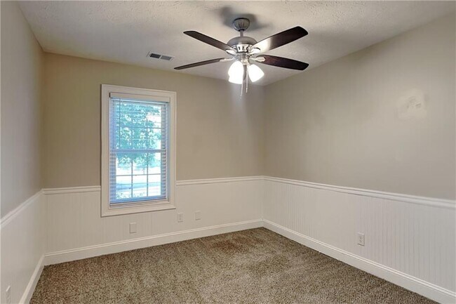 Building Photo - 213 Brolley Woods Dr