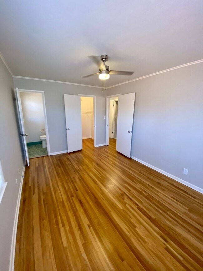 Building Photo - Updated & Renovated in Midtown! 3 Bedrooms...